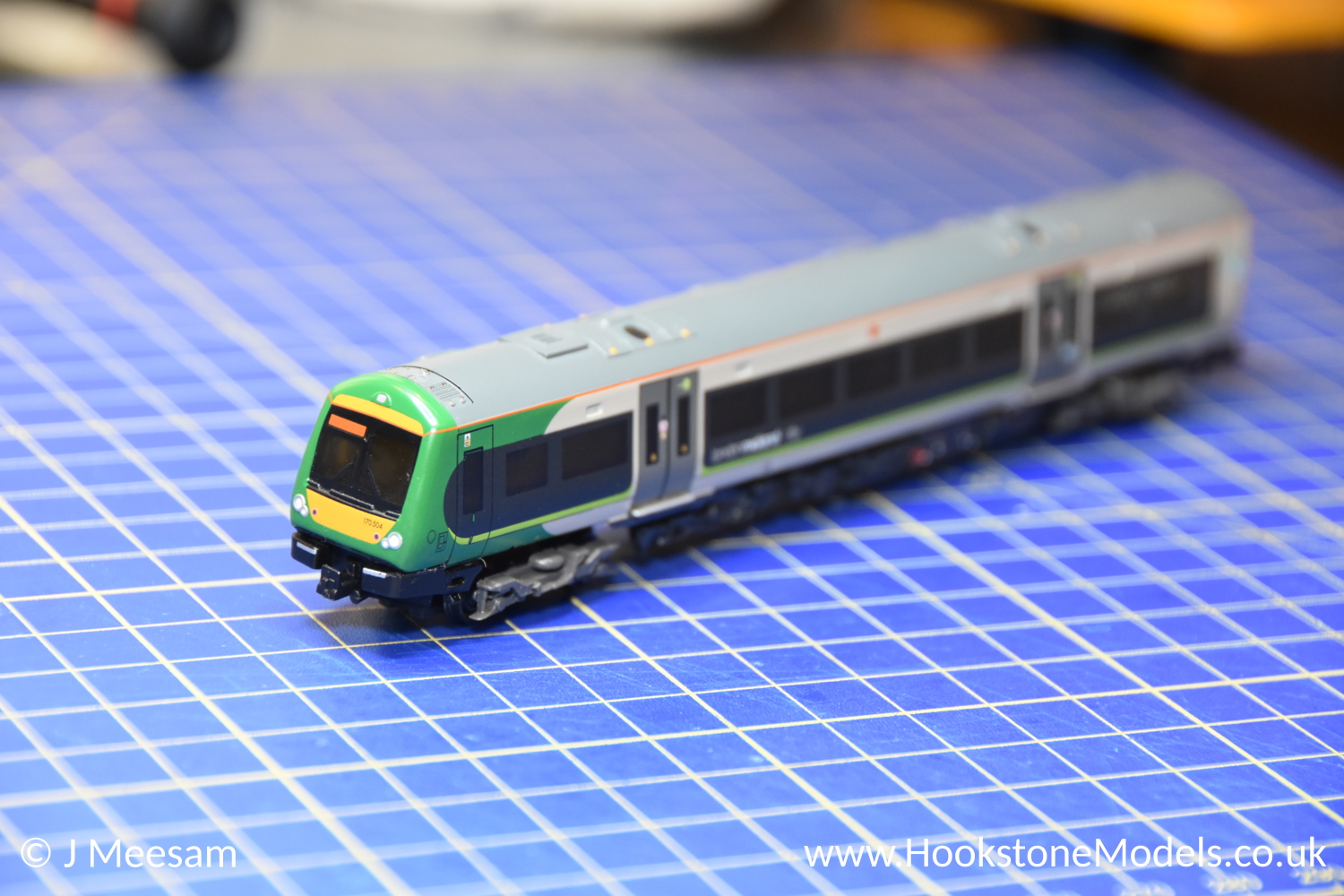 DCC conversion of any Graham Farish N Gauge electic multiple unit (EMU) or diesel multiple unit (DMU) that is not 'DCC Ready'. The non-motorized end car does not usually have directional red/white lights, so only one decoder is required to convert these models.