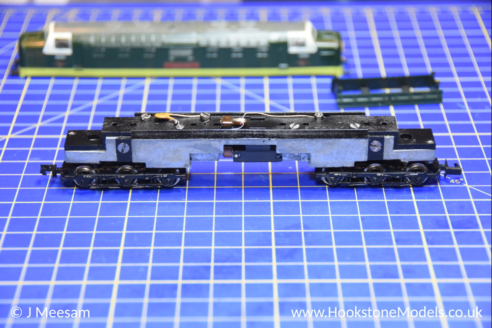 Convert Graham Farish Class 55 Deltic Poole chassis to DCC