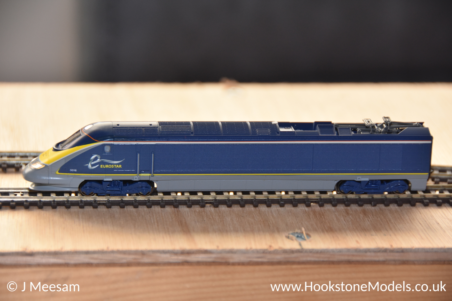 DCC conversion of any version of the Kato N Gauge Eurostar model. Both the motorized power car and dummy power car will be converted to DCC, giving you DCC controllable directional red/white lightingat both ends according to the direction of travel. This conversion requires two DCC decoders.